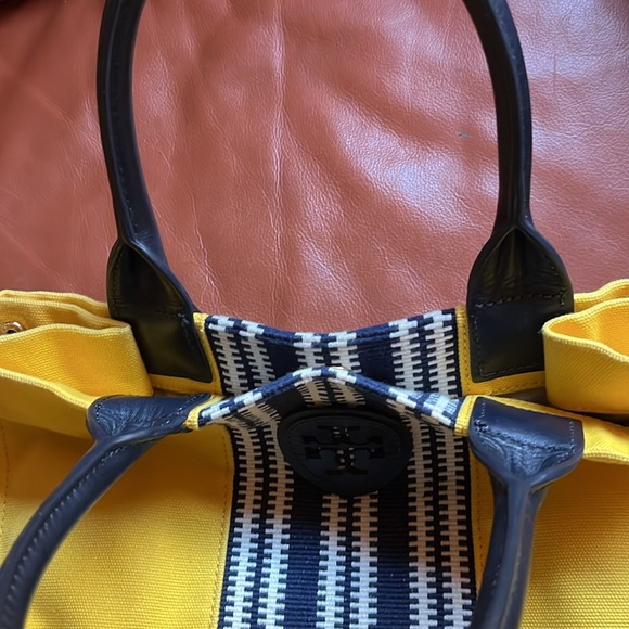 A beautiful Tory tote - Picture 5 of 6